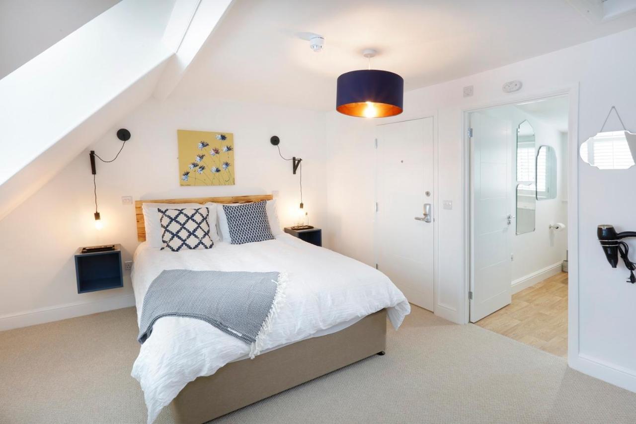 Hues - Castle Cary Exterior foto